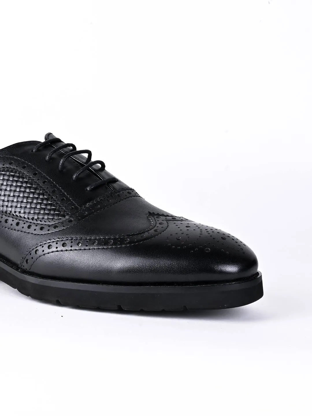Men Black Basket Weave Textured Brogues-Oxford Shoes