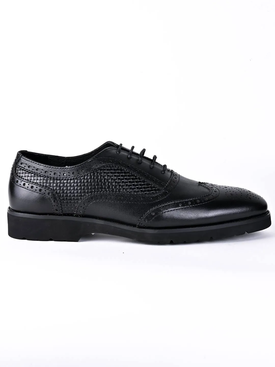 Men Black Basket Weave Textured Brogues-Oxford Shoes