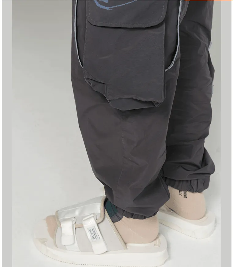 Multi-pocket loose tooling closing beam pants