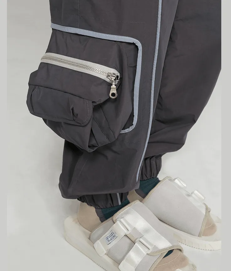 Multi-pocket loose tooling closing beam pants