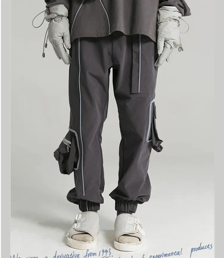 Multi-pocket loose tooling closing beam pants