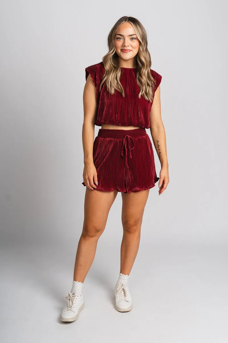 Pleated sleeveless tank top maroon