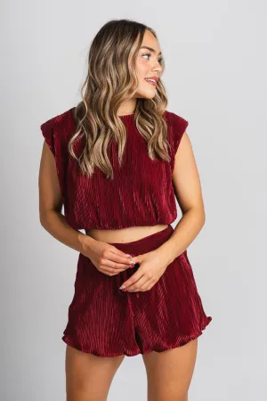 Pleated sleeveless tank top maroon