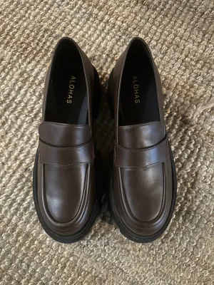 PRE-OWNED ALOHAS CHUNKY BROGUES 41 RRP £175