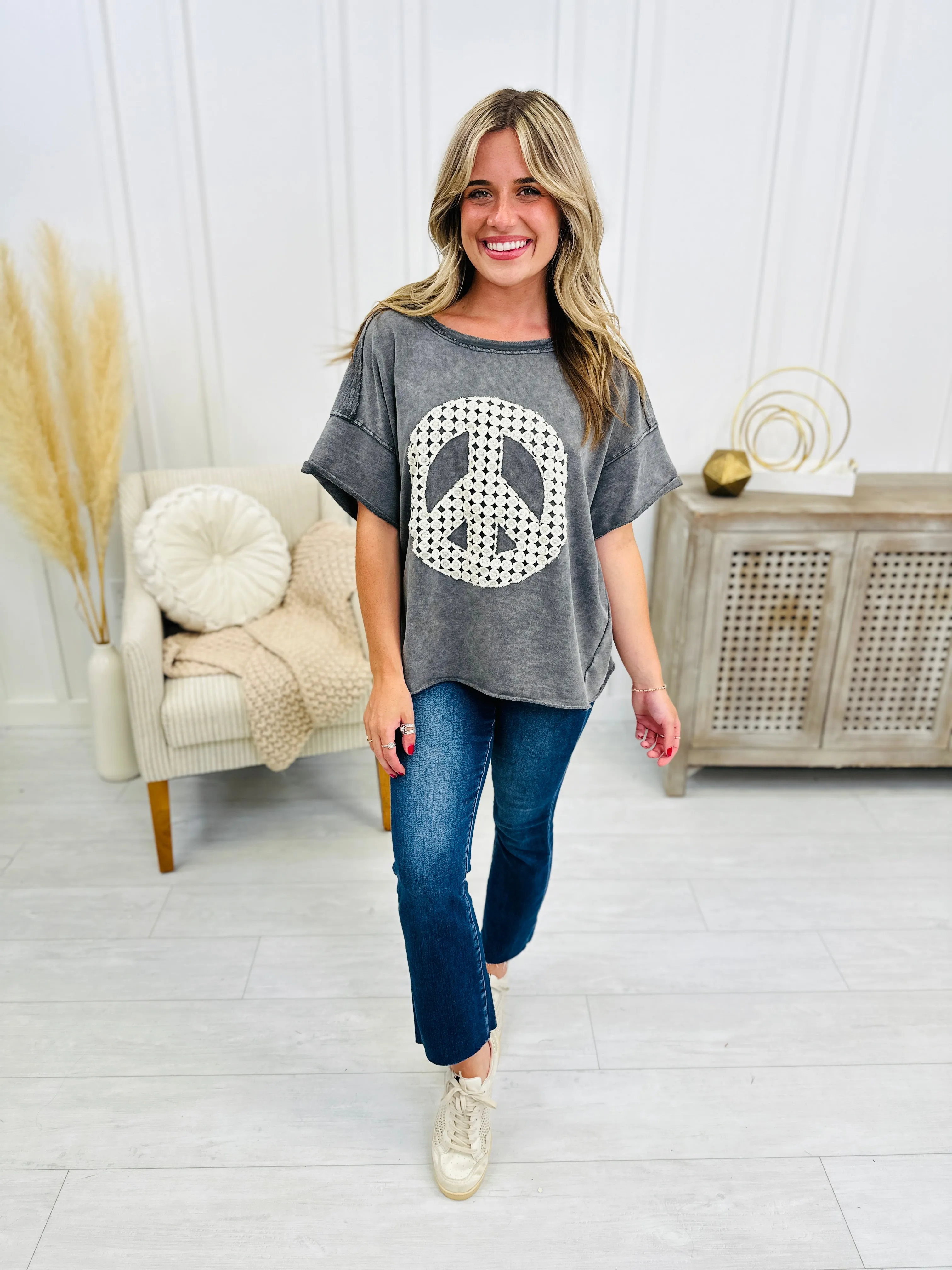REG/CURVY Finding Peace And Love Top In Charcoal