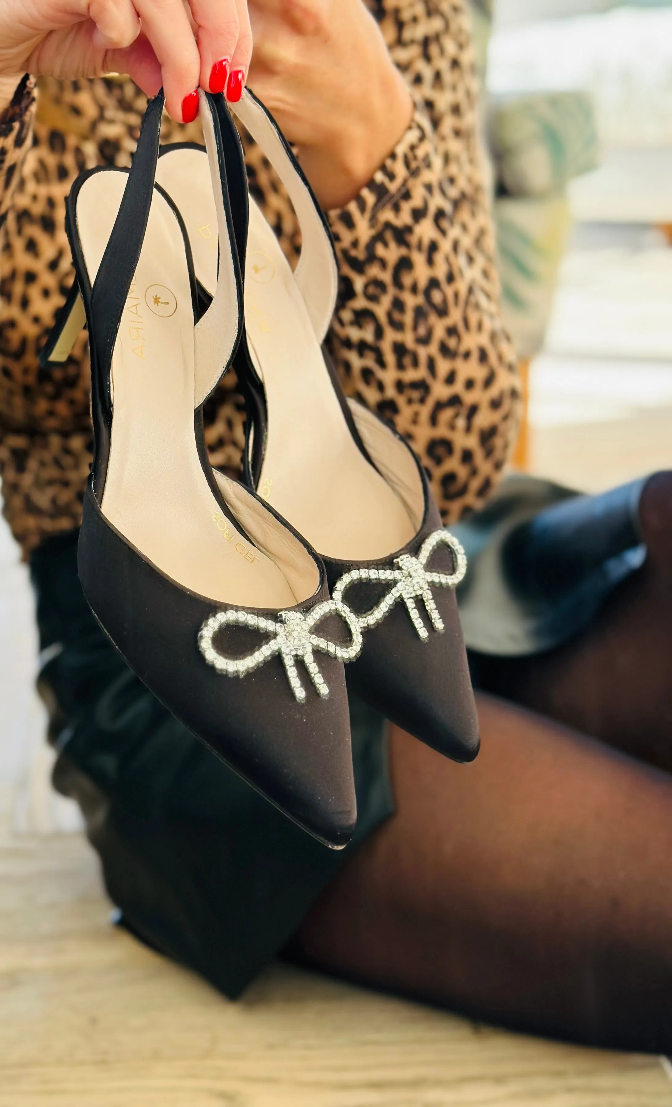 SAMPLE SALE Black bow heels size 40